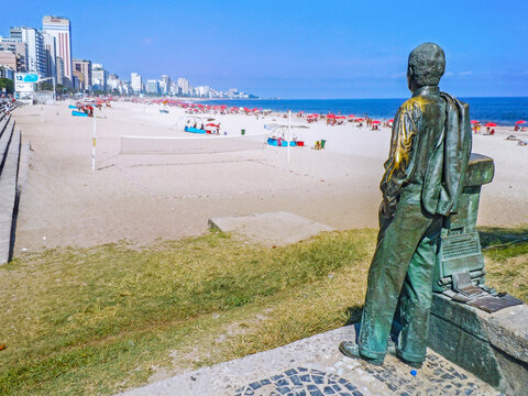 Bronze statue in honor of Zozimo Barroso do Amaral, famous lifestyle editor lived in Leblon Beach. Rio de Janeiro, Brazil, 2019