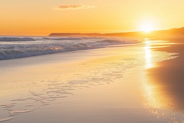 Obraz premium Golden Sunset on Beach: Backwash, Sand, and Shimmering Reflections