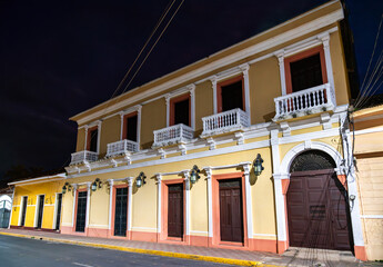 Fototapeta premium Traditional colorful Spanish colonial architecture of Granada. Nicaragua, Central America