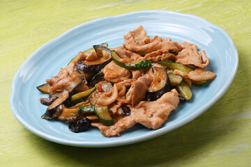 茄子と胡瓜と豚肉のピリ辛味噌炒め