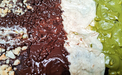 Chocolate glaze with flavors of dark chocolate, tiramisu, and green tea