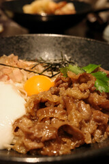 肉うどんの具のクローズアップ