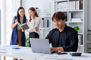 Obraz premium Brainstorming Collaboration and successful partnership analysis by Team of Young business Asian people working in an office workspace