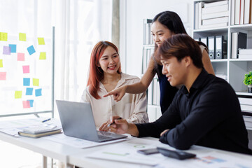 Diverse colleagues collaborative brainstorming at office briefing, Young Business Asian people explaining analysis at the meeting Multiethnic startup work.