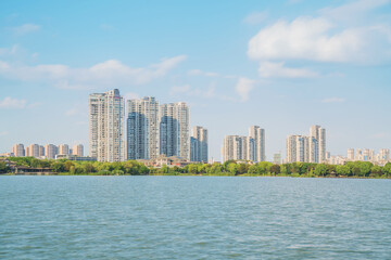 Obraz premium The skyline of modern urban buildings and the scenery of the Taihu Lake Lake in Wuxi, Jiangsu Province, China will be built on April 1, 2024