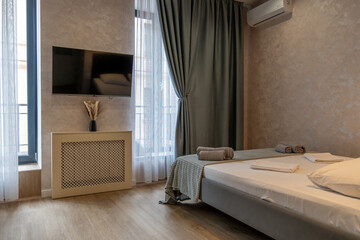 Apartment Bedroom Interior Design: Modern Hotel Room, Comfortable Bed, Flat-screen TV