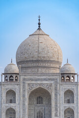 India. Uttar Pradesh state. Agra. Taj Mahal. White marble mausoleum built by the Muslim Mughal emperor Shah Jahan in memory of his wife Mumtaz Mahal. Detail of the dome and the main door