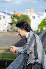Fototapeta premium 落ち込む日本人男性サラリーマン