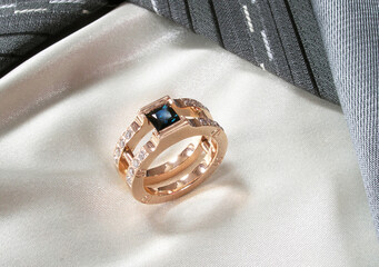 Men's gold ring with sapphire and diamonds
