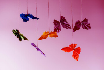 Origami, kolorowe motyle tło, okładka.  © Elżbieta Kaps