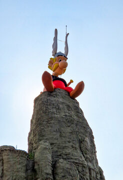 Statue Ast&eacute;rix du parc Ast&eacute;rix &agrave; Plailly	