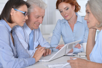 Obraz premium business people working at desk in office