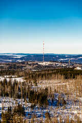Winterwanderung durch den winterlichen Nationalpark Harz zum höchsten Punkt auf dem Brocken -...