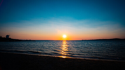 Obraz premium Sunset on the Beach in Paros