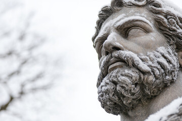Naklejka premium A statue of a bearded man with snow on his face