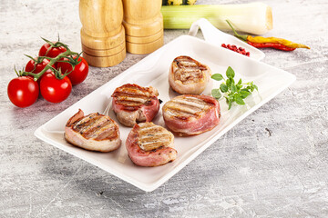 Grilled pork tenderloin with bacon