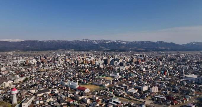 空撮 - 新潟県 長岡市 市街地 日本の都市風景 観光 ビジネス 右ドリー
