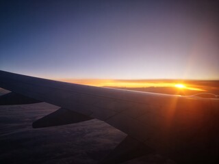 Sonnenaufgang im Flugzeug