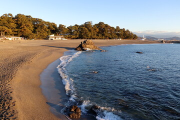 桂浜　穏やかな朝の浜辺　冬　（高知県　高知市）