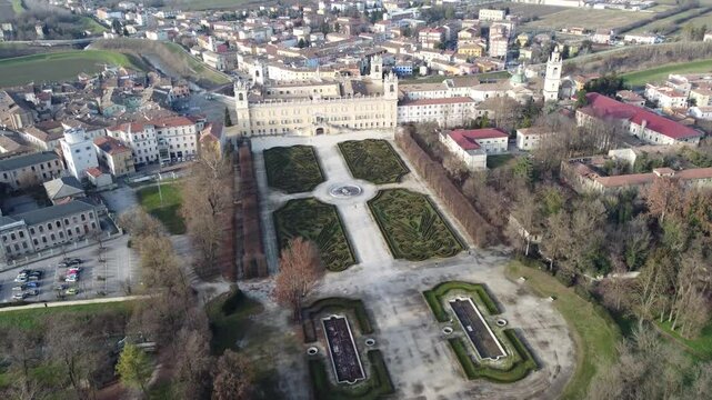 Veduta aerea del Palazzo Ducale di Colorno a Parma e dei suoi giardini, noto anche come Reggia di Colorno, &egrave; un edificio nel territorio di Colorno (provincia di Parma), Emilia Romagna, Italia