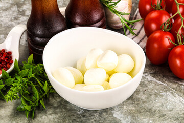 Small mozzarella mini cheese balls