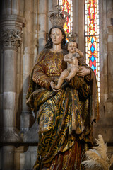 Obraz premium Our Lady with Infant Jesus. Cathedral of Saint Mary Major (Sé de Lisboa) in Lisbon, Portugal.