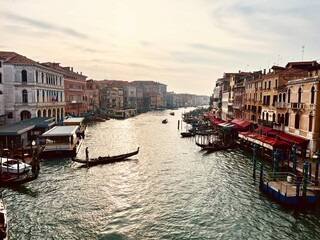 Obraz premium Gondola Crossing the Grand Canal in Venice, Italy in the Afternoon