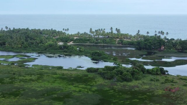 images of the beautiful beaches of arembepe cama&ccedil;ari bahia