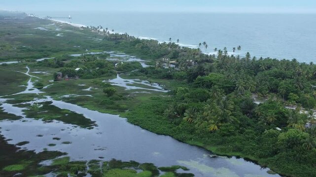 images of the beautiful beaches of arembepe cama&ccedil;ari bahia