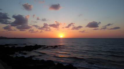 Obraz premium A beautiful great sunset over the sea