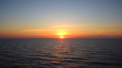 Obraz premium A beautiful great sunset over the sea
