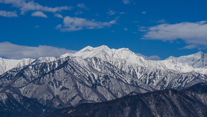 快晴の空と冠雪の北アルプス　長野県白馬村