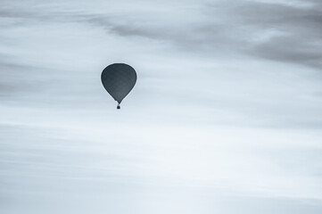balon  na tle wieczornego nieba © Henryk Niestrój