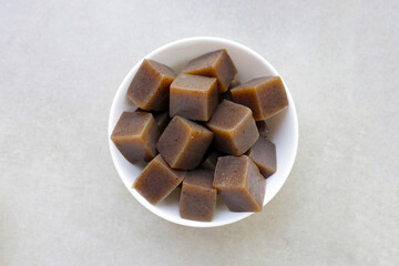 Konjac yam cake mixed with seaweed