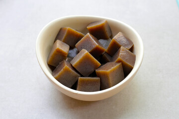 Konjac yam cake mixed with seaweed