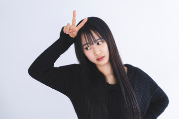 黒髪の若い女性