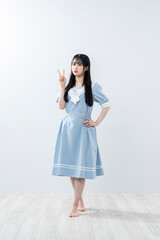 セーラー服を着た女性