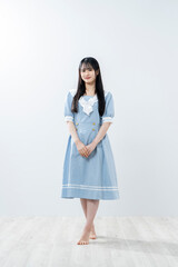 セーラー服を着た女性