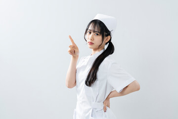 ナース服を着た女性