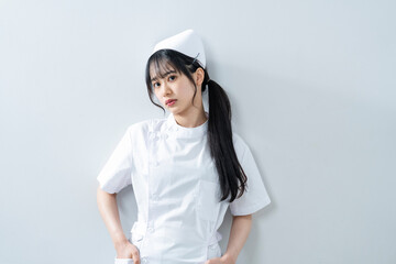 ナース服を着た女性