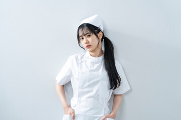 ナース服を着た女性