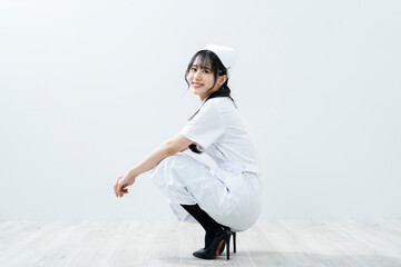 ナース服を着た女性