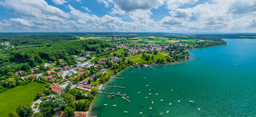 Sommer am idyllischen Wörthsee im oberbayerischen Alpenvorland