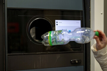 Machine for accepting plastic and aluminum beverage bottles. Ecological recycling of beverage waste.