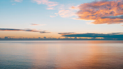 Obraz premium Serene Ocean Waves at Sunset
