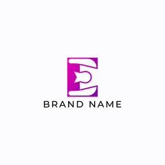 Fototapeta premium ILLUSTRATION LETTER E GEOMETRIC LOGO ICON PINK PURPLE GRADIENT COLOR TEMPLATE SIMPLE ELEMENT DESIGN VECTOR