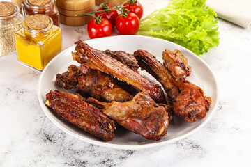 Roasted duck wings with sauce