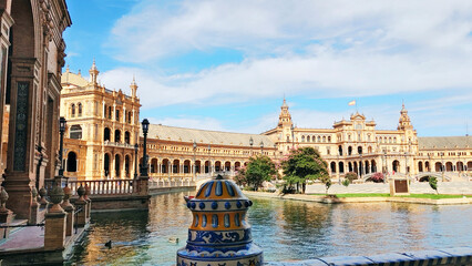 Obraz premium Palaces in the Spain Square in Baroque and Renaissance Revival style, around the lake. Plaza de Espana, Maria Luisa Park, Seville, Spain. 
