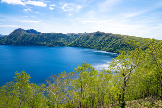 展望台から摩周湖を臨む景色、北海道、日本、5月