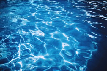 Obraz premium Abstract view of water surface with light reflection patterns and blue tones